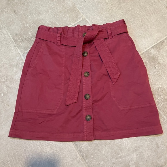 Abercrombie & Fitch Dresses & Skirts - Abercrombie & Fitch womens highrise Skirt, buttons with tie, ruffle cotton SZ S